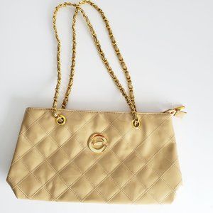 ELIZABETH GRANT Large Makeup Travel Bag Cream Quilted Patent Woven Chain Strap